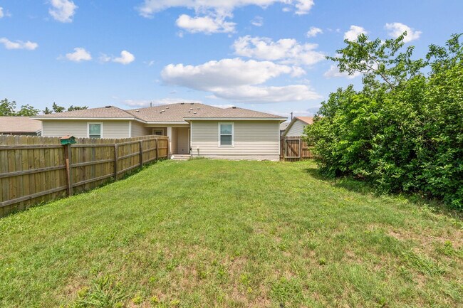 Building Photo - 404 Sloan St