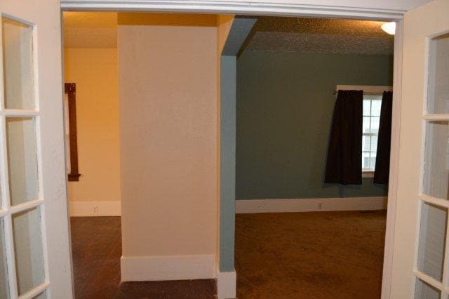 Building Photo - Beautiful, spacious Craftsman, Owner pays Yard Care, Laundry on site