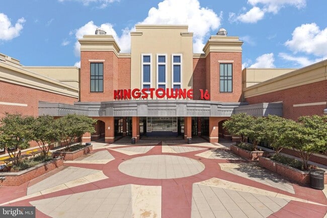 Building Photo - 6203 Abbottsbury Row