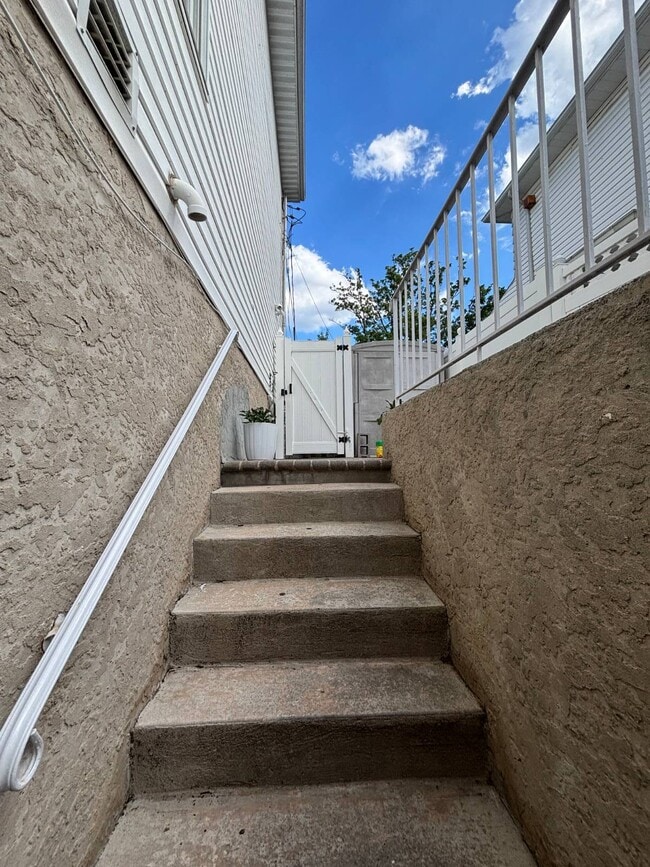Building Photo - 37 Ramona Ave