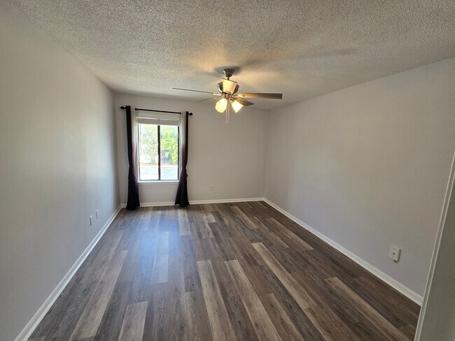 Building Photo - 3570 Sable Palm Ln