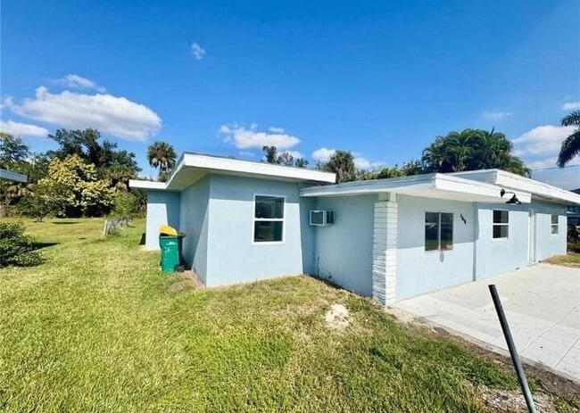 Building Photo - 23476 Harper Ave