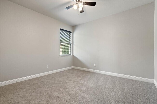 Building Photo - 5009 Mandevilla Dr