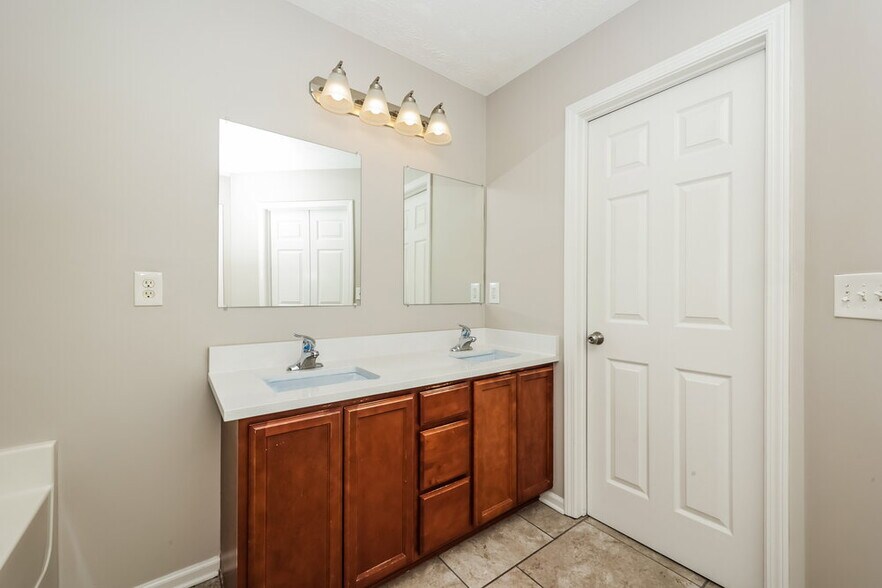 Building Photo - 1116 Harmony Ln