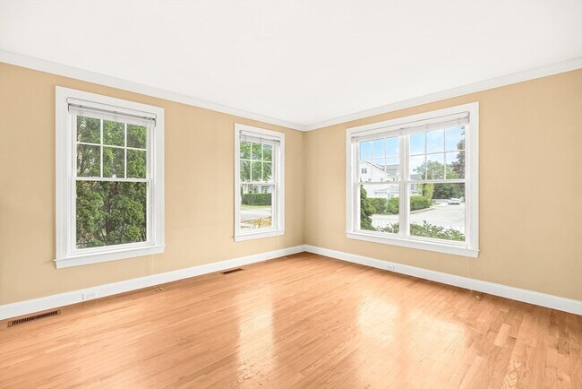 Building Photo - 46 Loring Ave