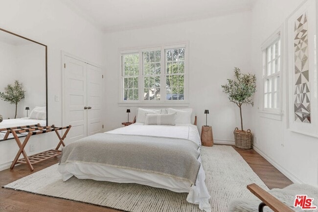 Building Photo - 226 Palisades Ave