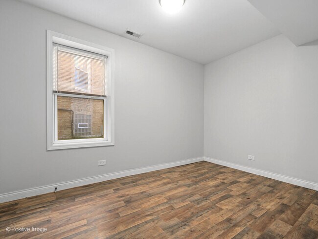 Building Photo - 2441 N Harding Ave