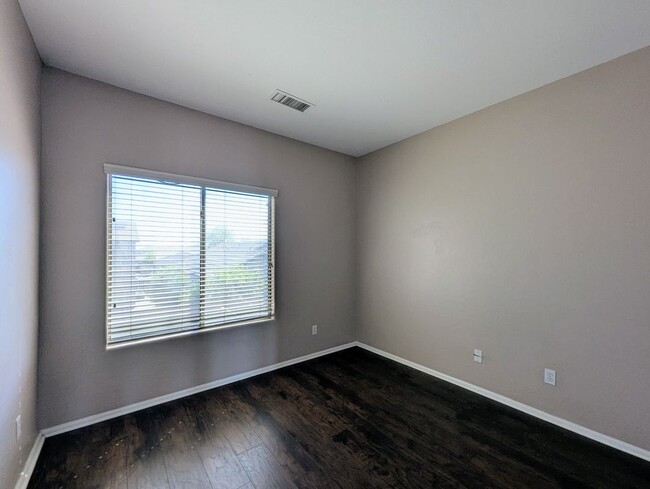Building Photo - 17453 W Navajo St
