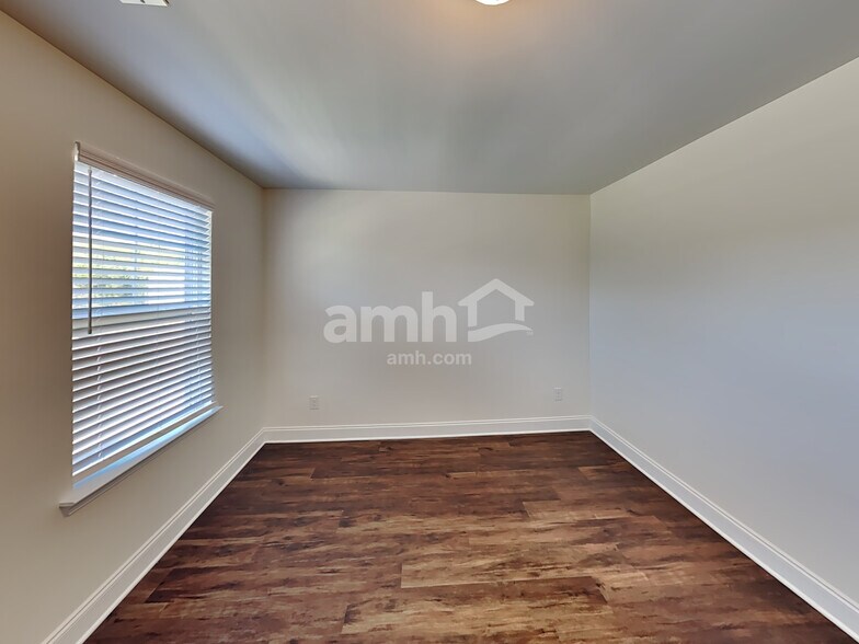 Building Photo - 5932 Hagar Vly Dr
