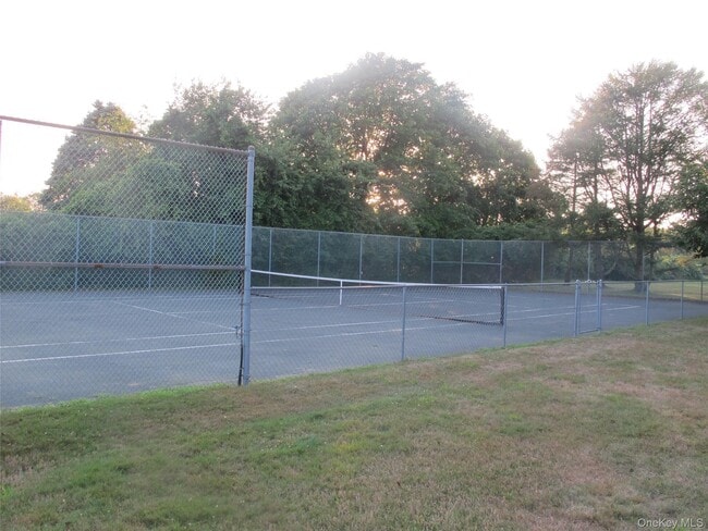 Building Photo - 40 Tuthill Point Rd