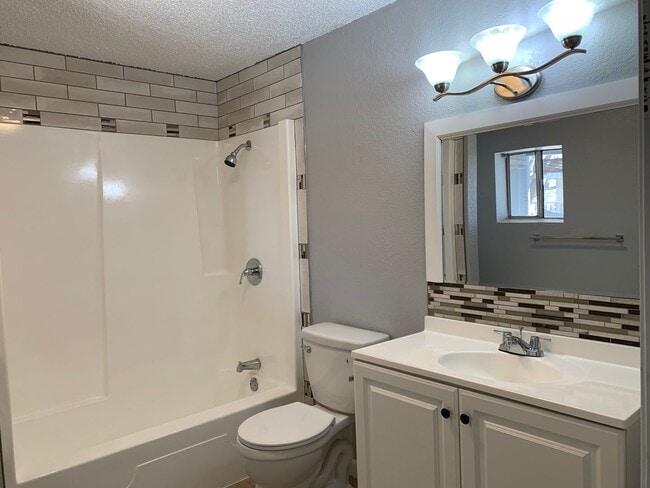 Building Photo - 710 12th St