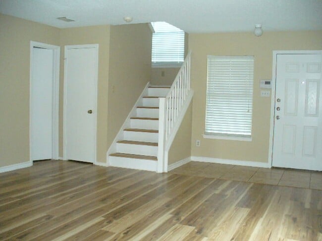 Building Photo - Ready for Move-In