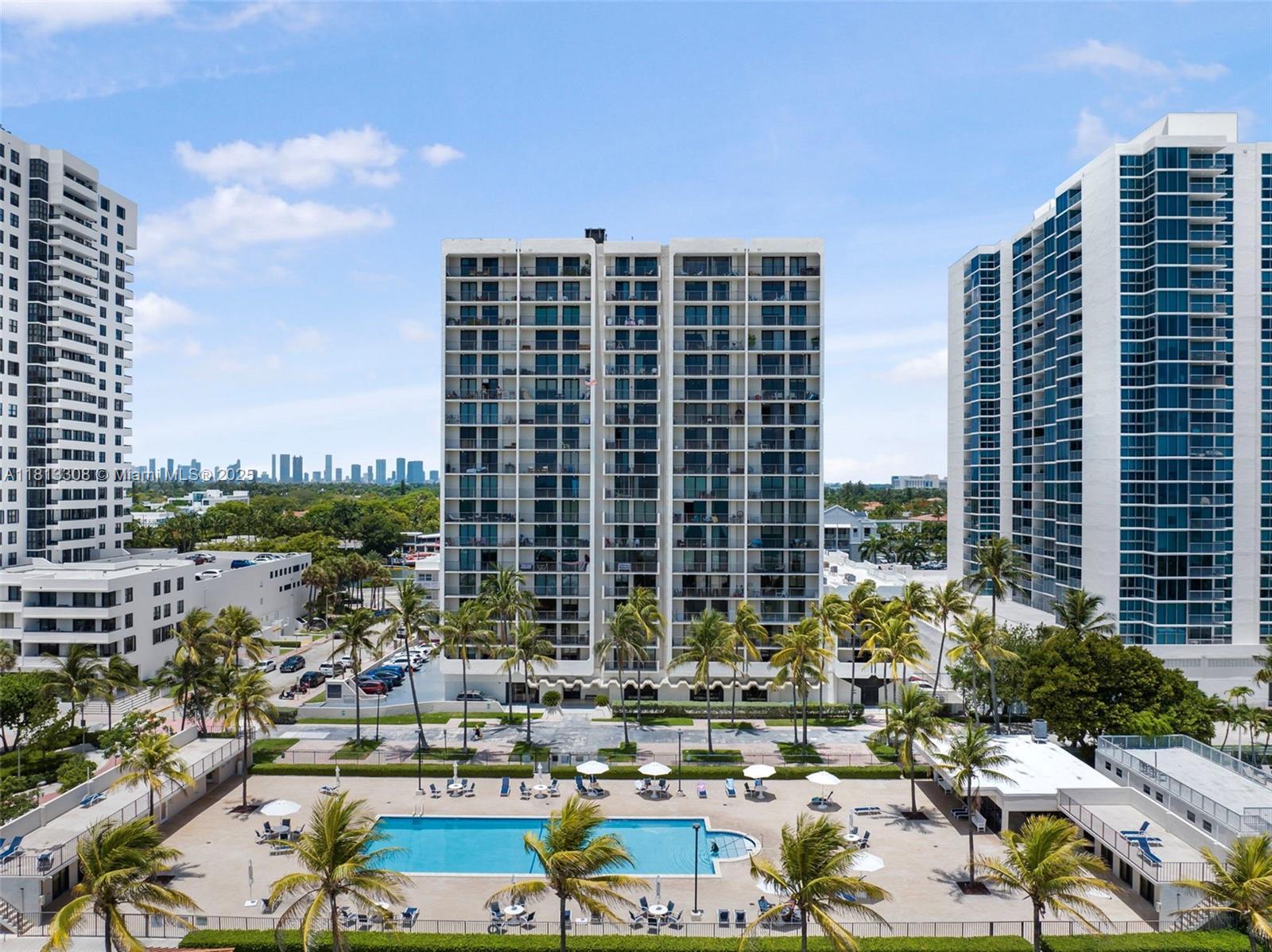 Building Photo - 2625 Collins Ave