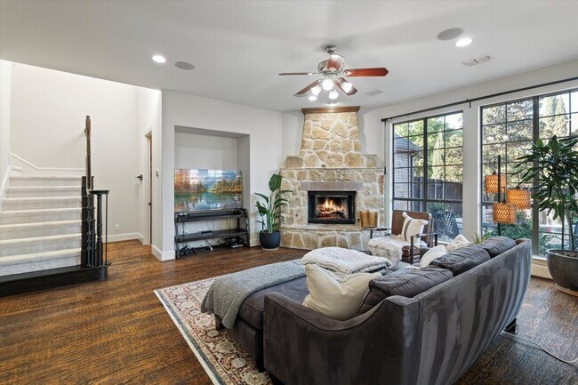 Building Photo - 924 Lairds Ln