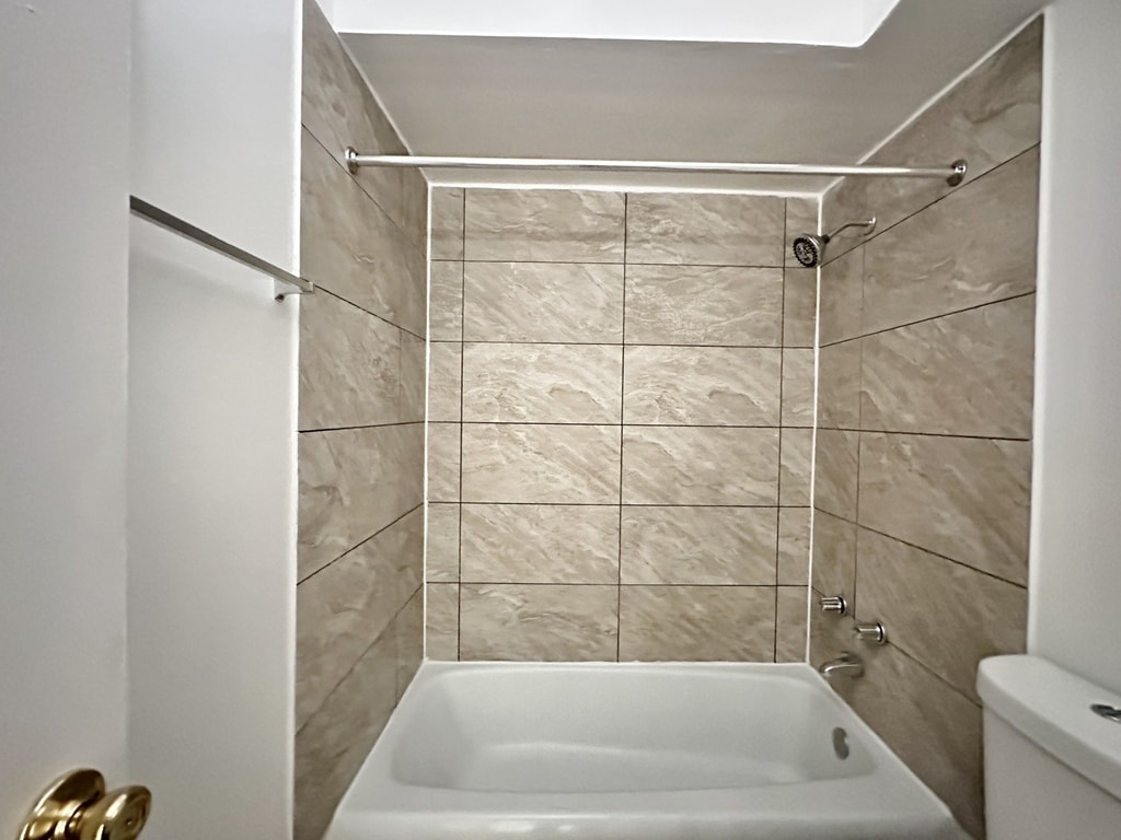 Building Photo - 1515 W Morse Ave