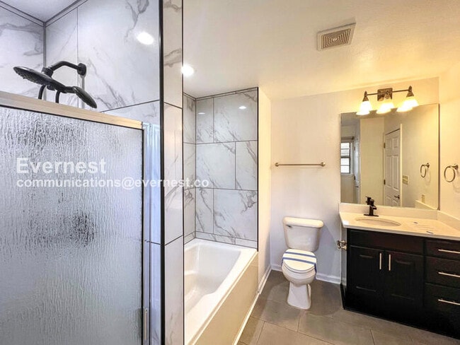 Building Photo - 613 Jefferson St