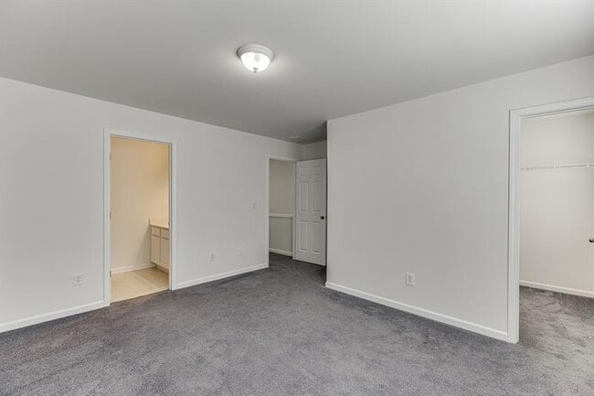 Building Photo - 805 Tulip Poplar Way