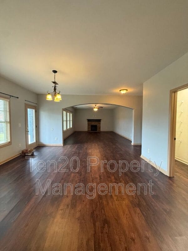 Building Photo - 25 Red Maple St