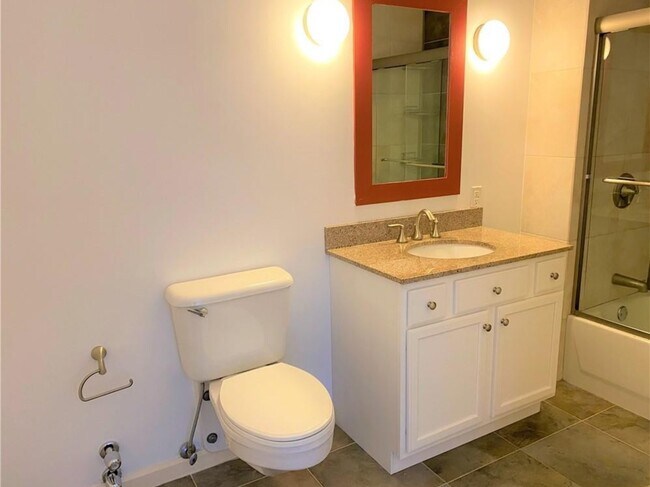 Building Photo - 1 S Astor St