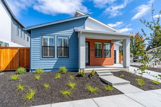 Building Photo - Bright and Beautiful 3 bedroom 2 full bathroom Home! Attached two car tandem garage with large en...