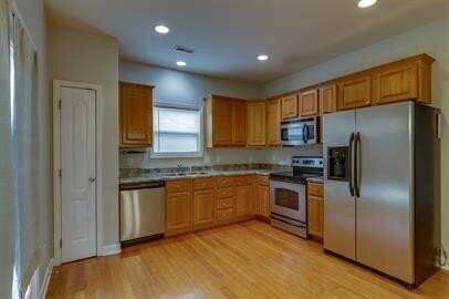 Building Photo - Beautiful 3 bedrooms 2.5 bathrooms in Spri...