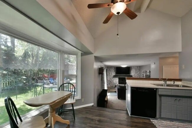 Building Photo - Prime Papillion Location Near Schools & Amenities