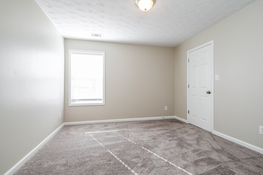 Building Photo - 2468 Radcliffe Ct