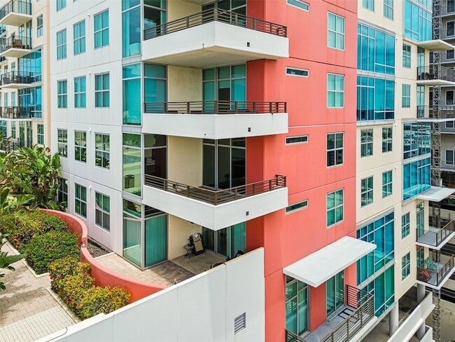 Building Photo - 1120 E Kennedy Blvd