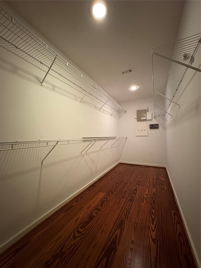 Building Photo - 2918 Commerce St