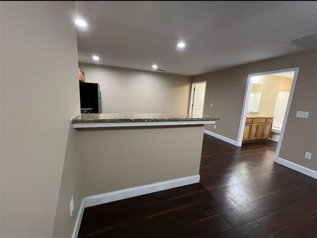 Building Photo - 255 La Vista Dr