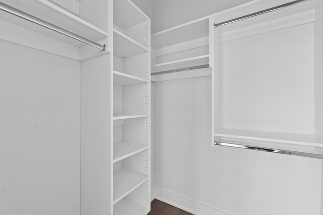 Building Photo - 260 Ave E