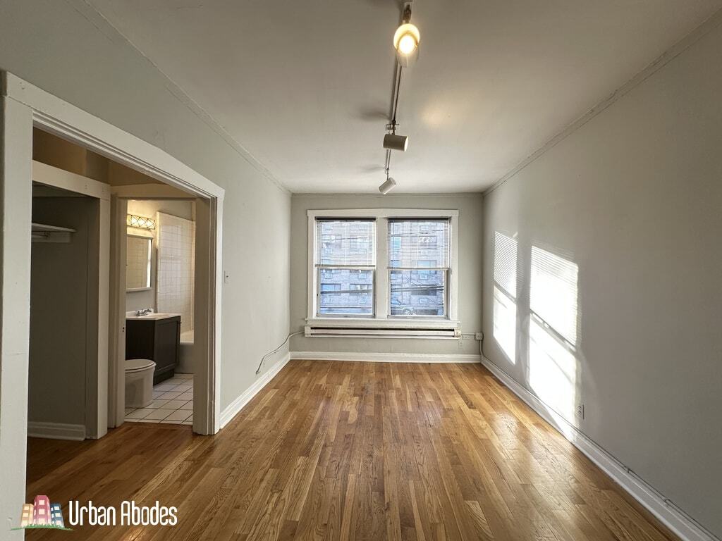 Building Photo - 515 W Melrose St