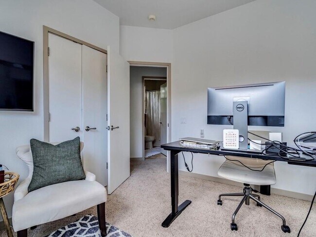 Building Photo - 1502 Barton Hills Dr