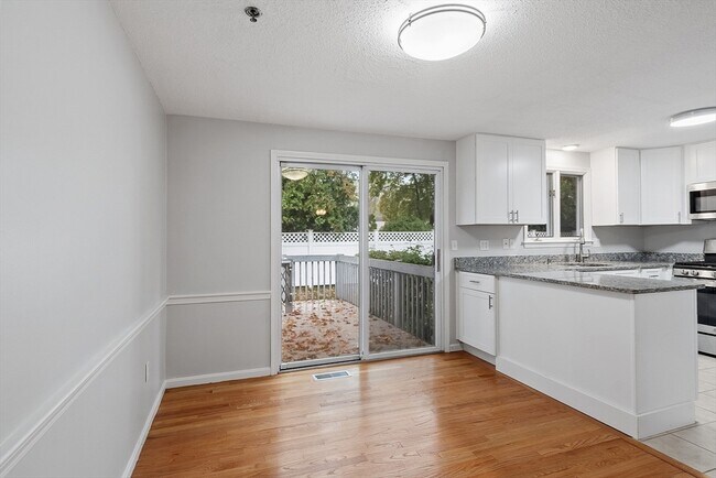 Building Photo - 148 Flower Ln