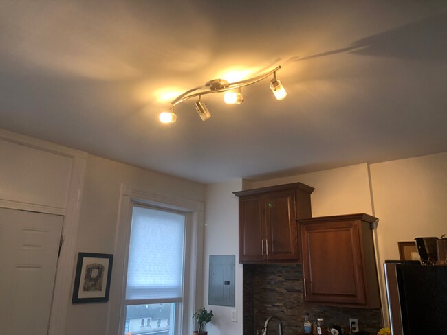 Building Photo - 228 Allen St