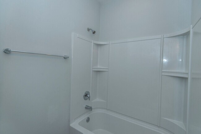 Building Photo - Beautiful Oyster Point Townhome - Mt. Pleasant