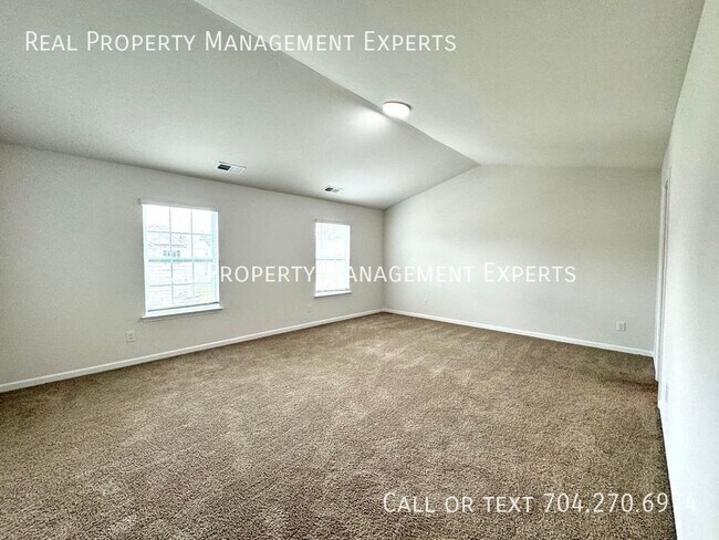 Building Photo - 4025 Lampasas Ln