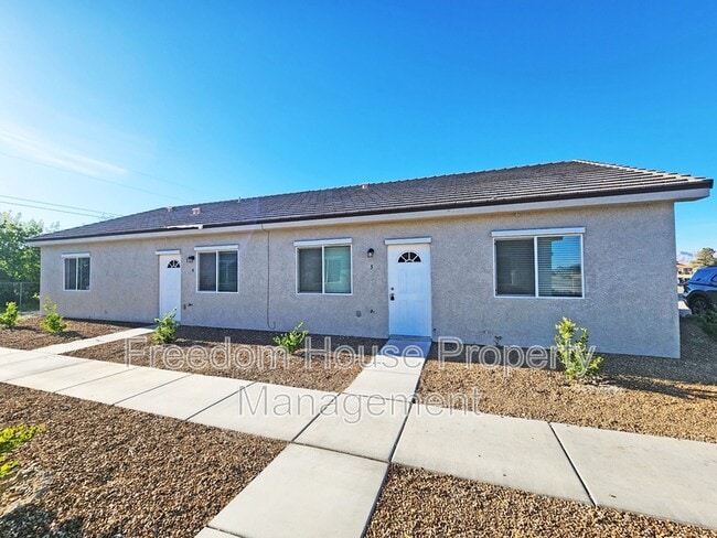 Building Photo - 1111 Sixshooter Ave