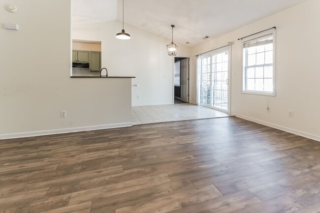 Building Photo - GREAT PRICE! Move-In Ready 3-Bedroom Home Near Camp Lejeune