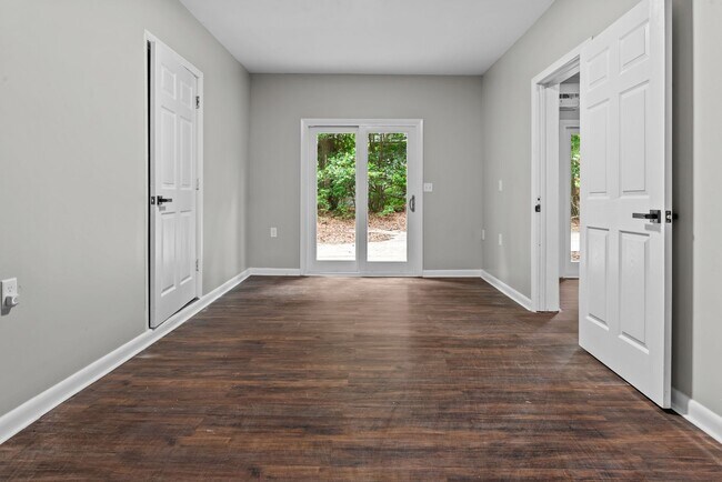 Building Photo - Charming Weatherly Woods Home with In-Law ...