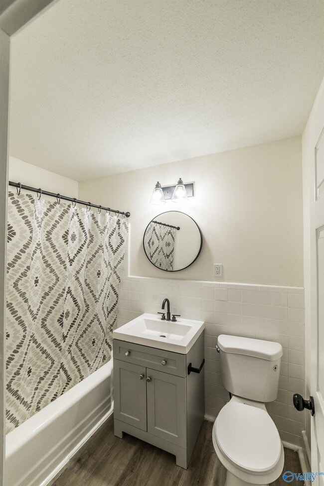 Building Photo - 307 Meadowbrook Dr SE