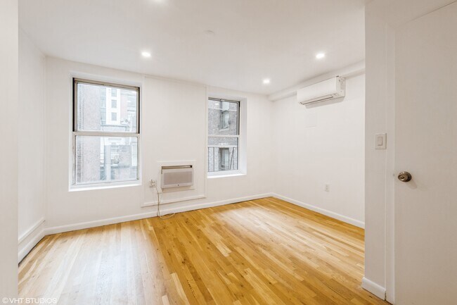 Building Photo - 34 E 20th St