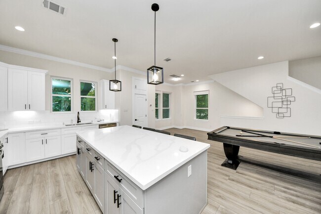 Building Photo - 2007 Briley St