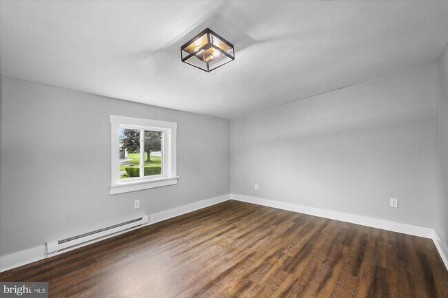 Building Photo - 1152 Stanley Ave