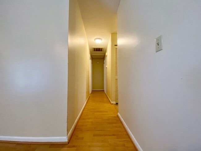 Building Photo - AVAILABLE OCTOBER 2025  [PET FRIENDLY]