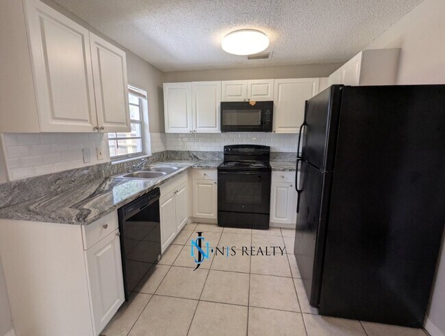 Building Photo - Great Location!  Charming, TRUE 3/2/1, 1283sq ft home with RENOVATED bathrooms & kitchen, fenced ...