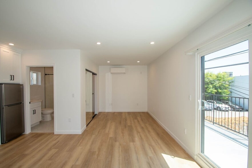 Building Photo - 4334 Mammoth Ave