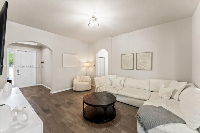 Building Photo - 25021 SW 118 Ct