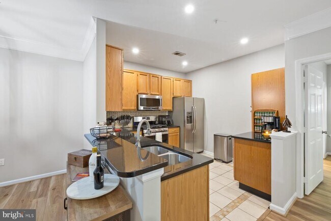 Building Photo - 6551 Grange Ln