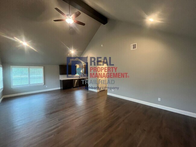 Building Photo - Attractive 3 Bed 2 Bath Home in Gated Lakeside Community!